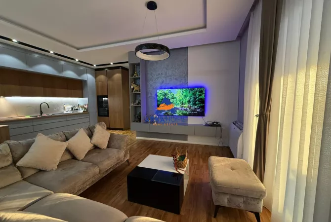 Shtepi ne shitje 2+1 ne Tirane - 300,000 Euro