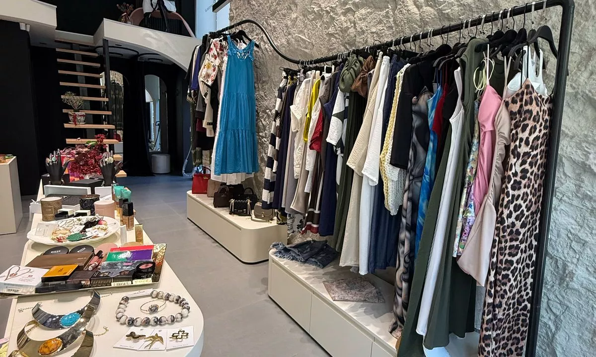 SHITET BIZNESI 40M2 "MYSLYM SHYRI" 15.000 EURO (QERAJA MUJORE 1500 EURO)