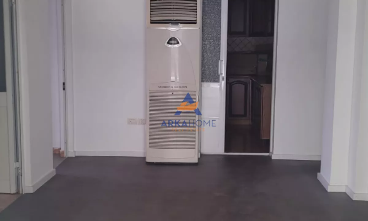 JEPET AMBJENT BIZNESI 220M2 "RRUGA DRITAN HOXHA, LAPRAKE" 1600 EURO.