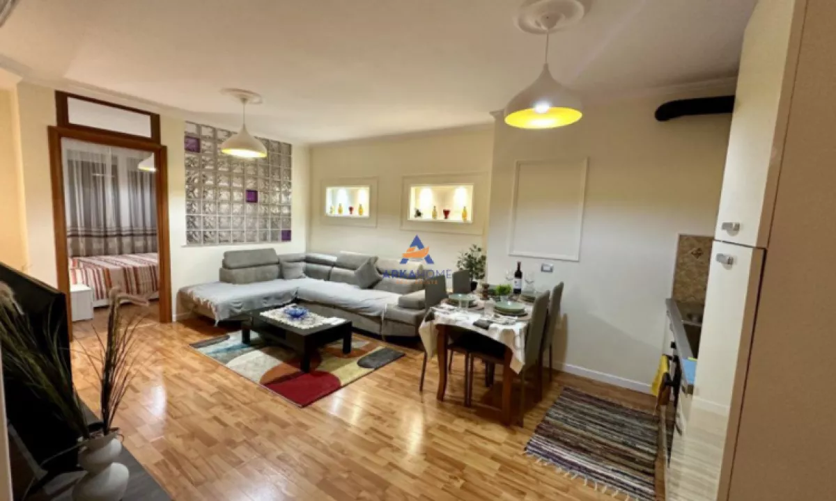Shtepi me qera Apartament ne Tirane, 1+1, Mobilimi E mobiluar, Pagesa 670  Euro.