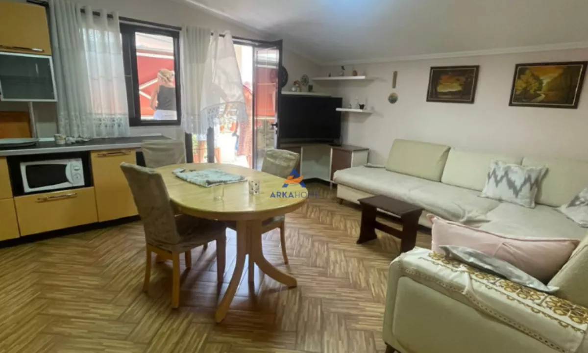 Shtepi me qera Apartament ne Tirane, 2+1, Mobilimi E mobiluar, Pagesa 50,000  Leke.