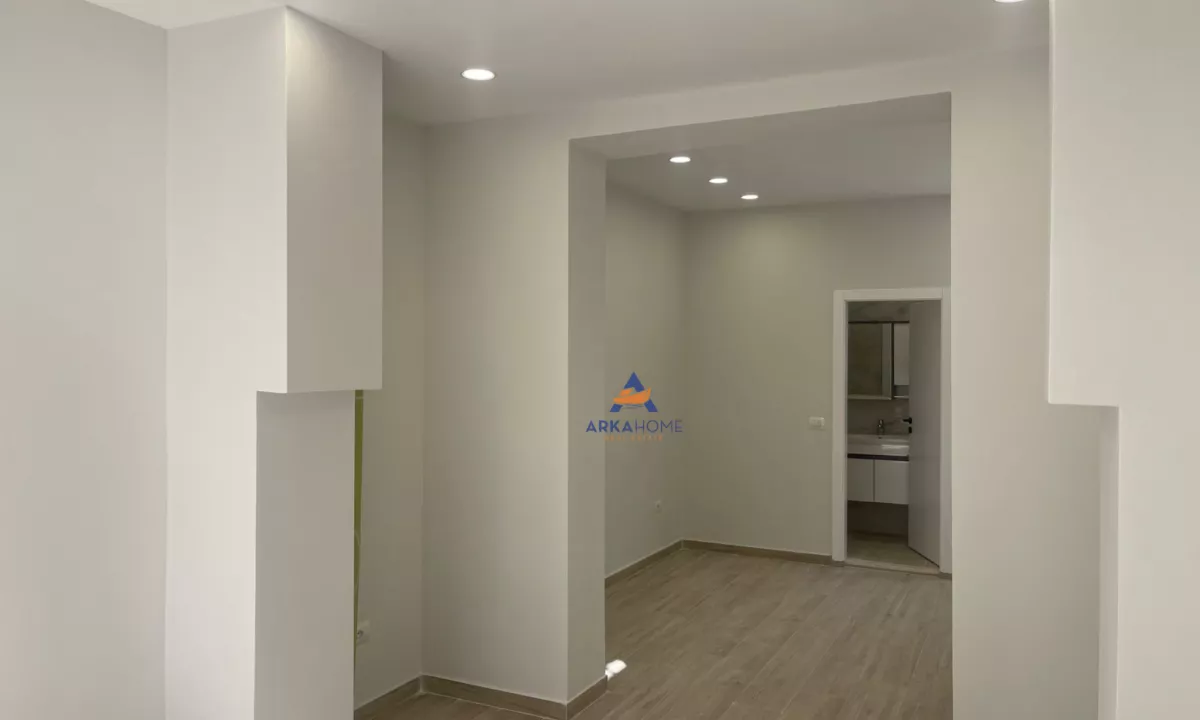 JEPET AMBIENT ZYRE ME QERA " STADIUMI DINAMO" 500 EURO.