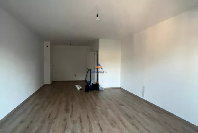 Business Property for Rent 3+1 in Tirana - 600 Euro