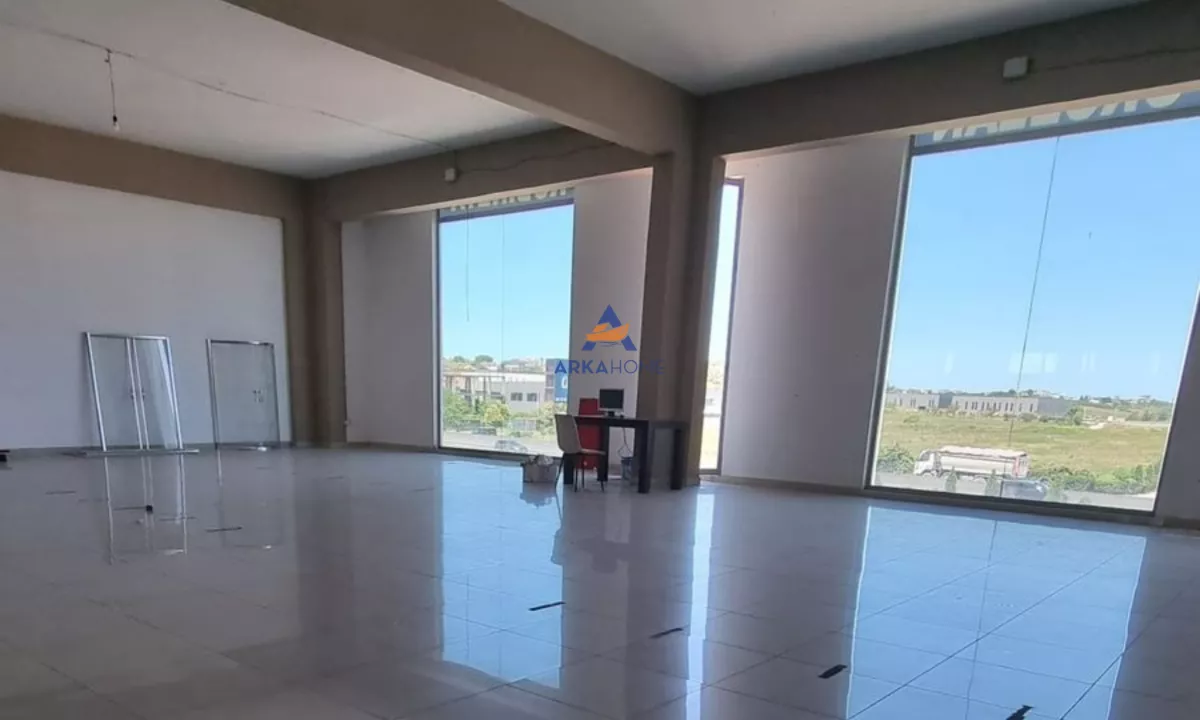 JEPET KAPANON ME QERA 900M2 "AUTOSTRADA TIRANE-DURRES" 3000 EURO.