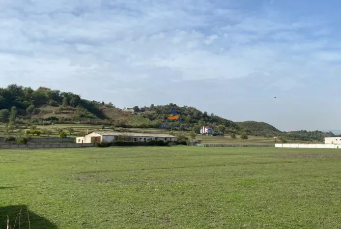 Truall ose Toke ne Tirane - 642,000 Euro