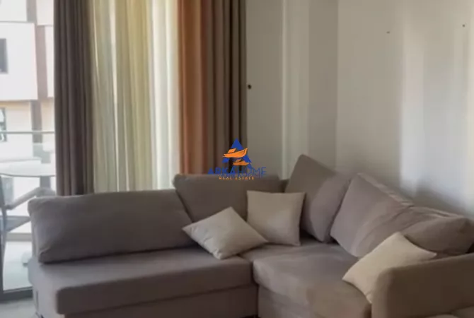 Shtepi me qera 2+1 ne Tirane - 1,300 Euro