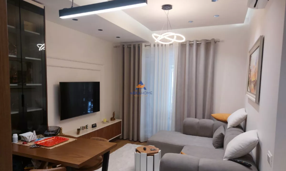 Shtepi ne shitje Apartament ne Tirane, 2+1, Mobilimi E mobiluar, Pagesa 160,000  Euro.