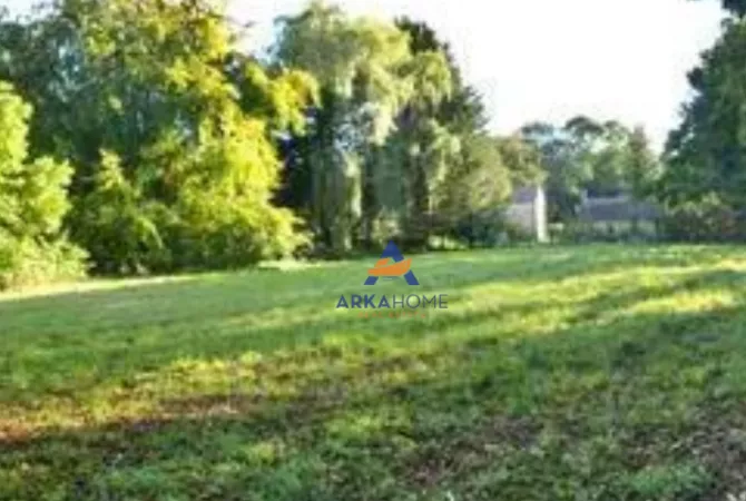 Truall ose Toke ne Tirane - 250,000 Euro