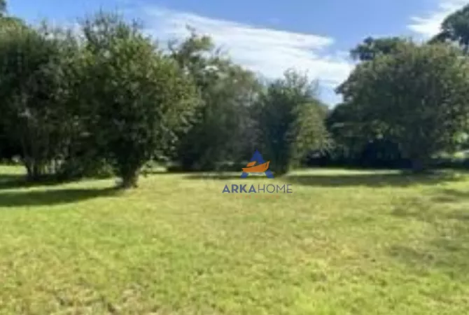 Truall ose Toke ne Tirane - 163,995 Euro