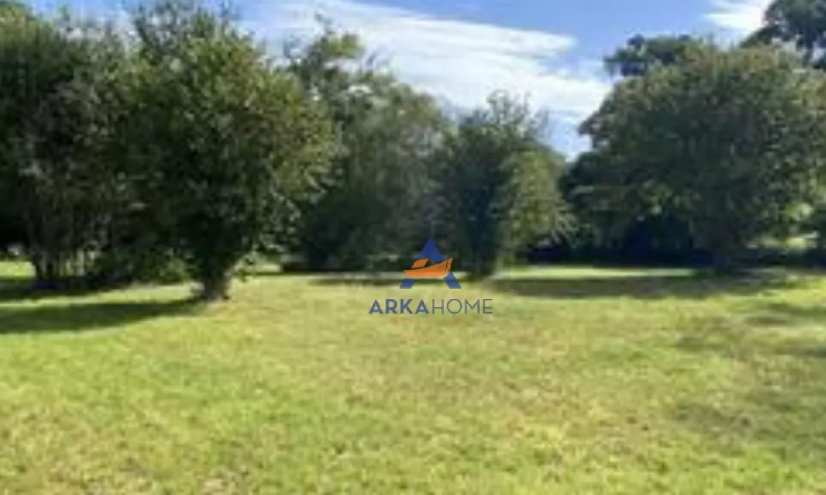 SHITET TOKE 262M2 "IBE E POSHTME,BERZHITE" 17.030 EURO.