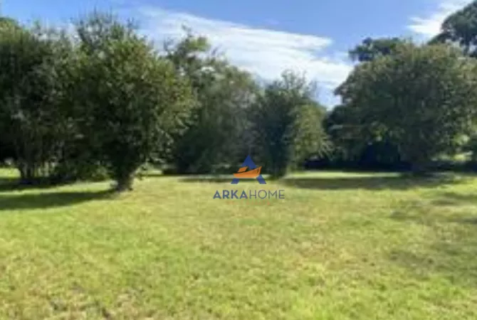 Truall ose Toke ne Tirane - 17,030 Euro