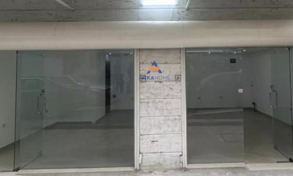 JEPET DYQAN ME QERA 42M2 "TEK PROKURORIA E TIRANES" 450 EURO.