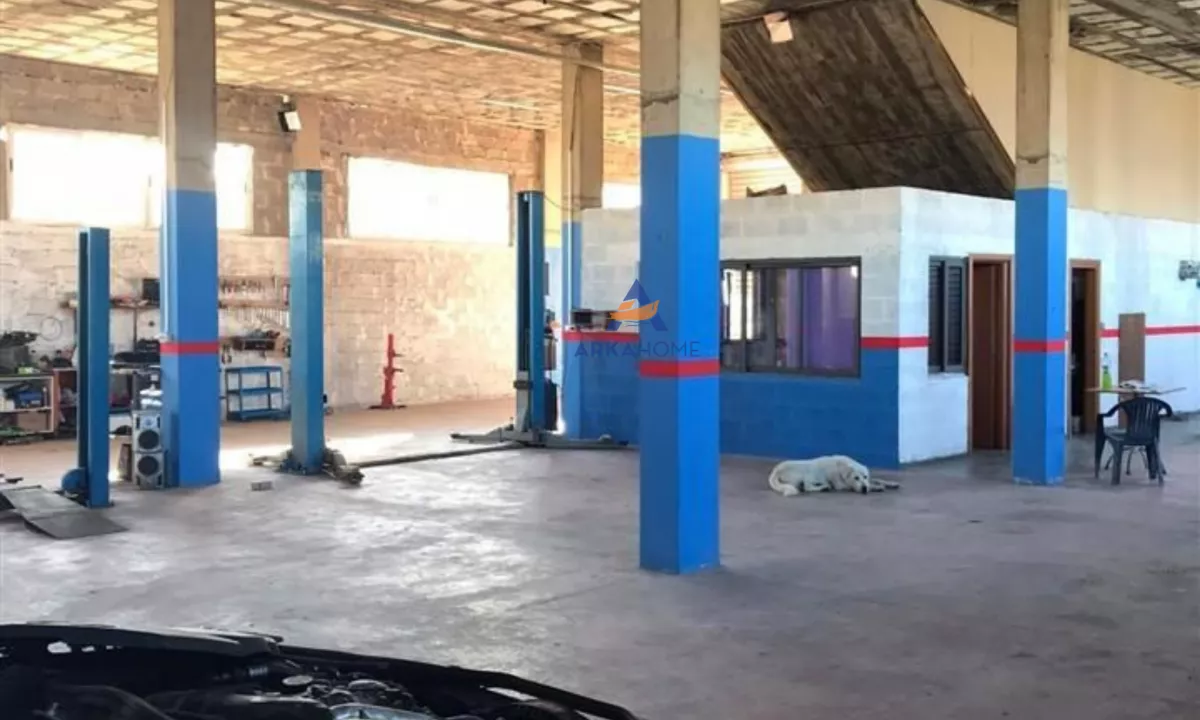 JEPET MAGAZINE ME QERA NE VORE 600M2 "STACIONI I TRENIT,VORE" 1300 EURO.