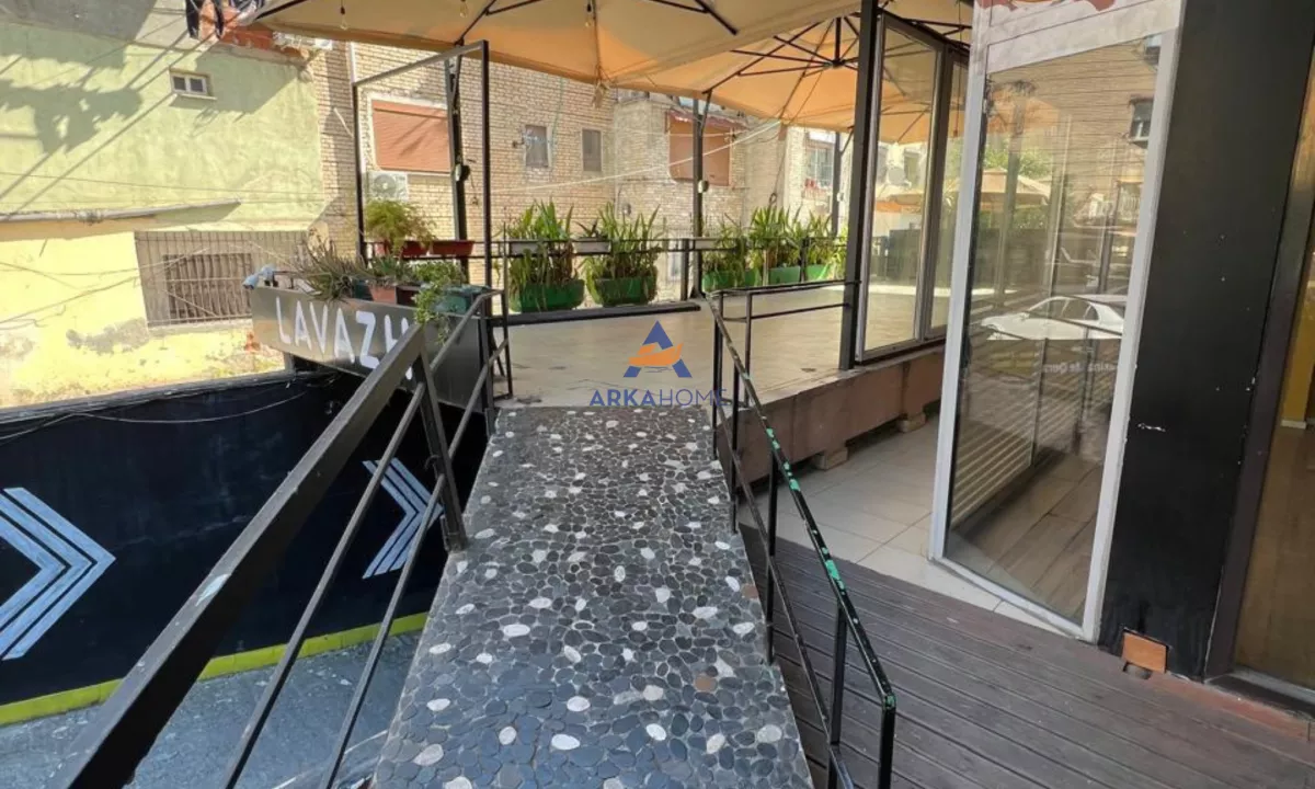 JEPET AMBJENT ME QIRA 80M2 "RRUGA MINE PEZA,PROKURORIA " 1000 EURO.