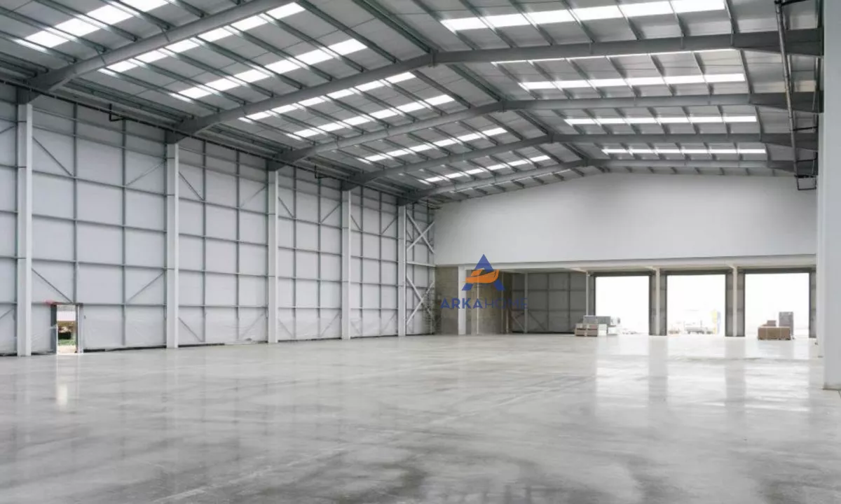 JEPET MAGAZINE ME QIRA 550M2 "AUTOSTRADA TIRANE-DURRES,KILOMETRI I 4-T" 3500 EURO.(I DISKUTESHEM)