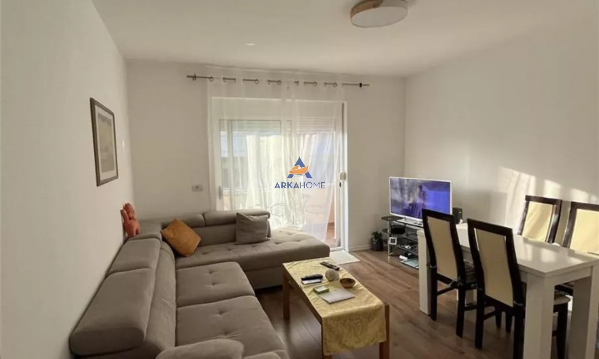 Shtepi ne shitje Apartament ne Tirane, 2+1, Mobilimi Pjeserisht e mobiluar, Pagesa 155,000  Euro.