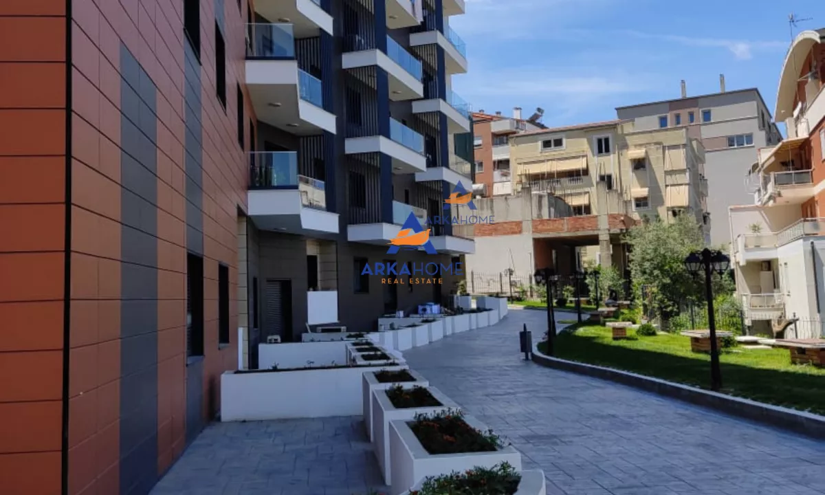 Appartamento in vendita a Tirana 2+1, Arredato