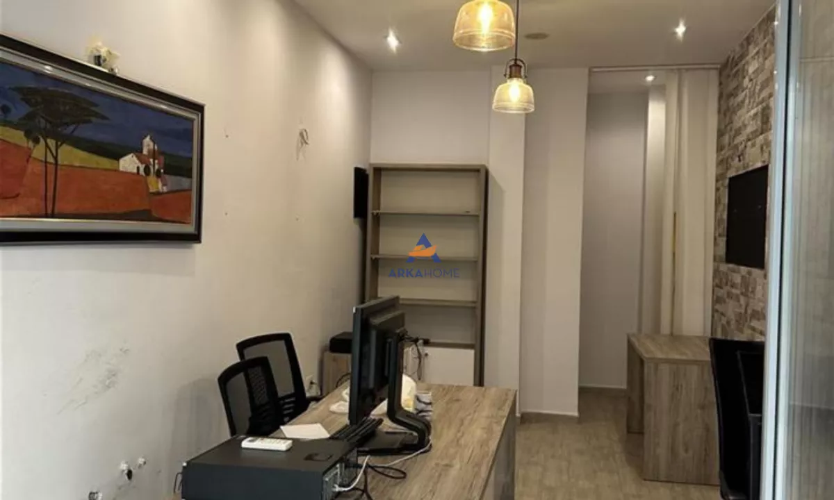 SHITET AMBJENT 23M2 "KOMUNA E PARISIT" 60.000 EURO.