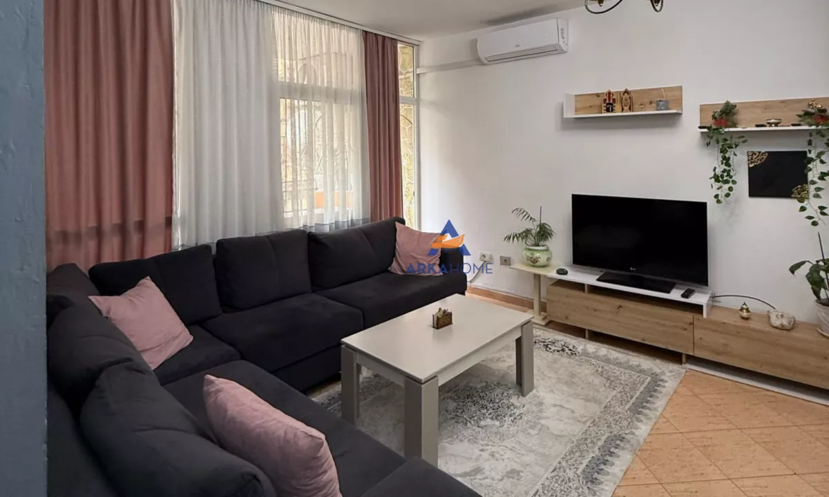 Appartamento in vendita a Tirana 2+1, Arredato