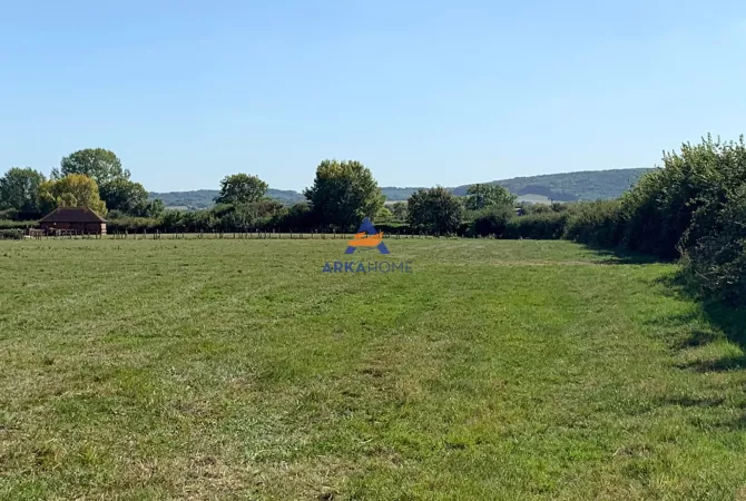 Truall ose Toke ne Tirane - 50,000 Euro