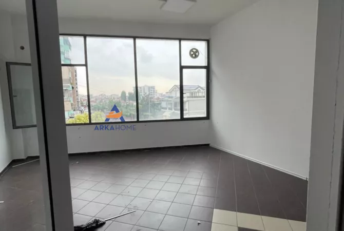 Ambient biznesi me qera 3+1 ne Tirane - 2,400 Euro