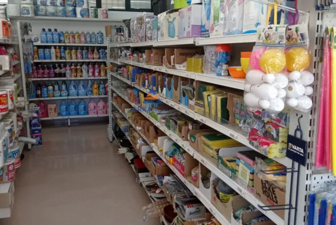 Ambiente Commerciale in Vendita 1+1 a Valona - 564,000 Euro