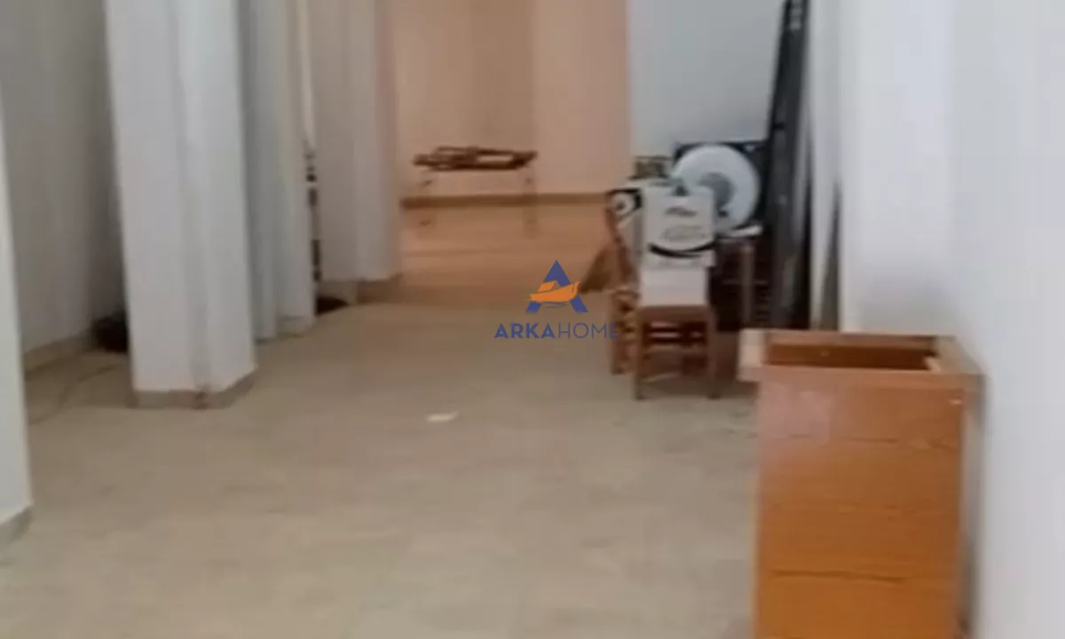 JEPET MAGAZINE ME QERA 140M2 "TEK RRUGA PETRO NINI LUARASI" 1200 EURO.