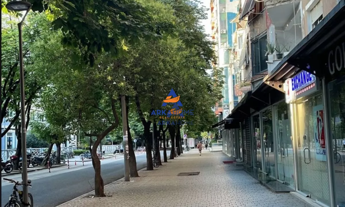 JEPET ME QERA DYQAN 96M2 "BUZE RRUGES TEK DREJTORIA E POLICISE" 5200 EURO. Euro5,200 /muaj