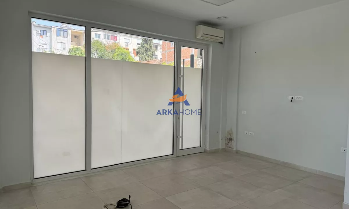 JEPET ME QERA AMBIENT BIZNESI 35M2 