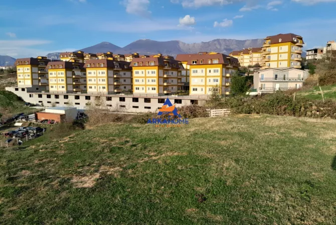 Truall ose Toke ne Tirane - 160,000 Euro