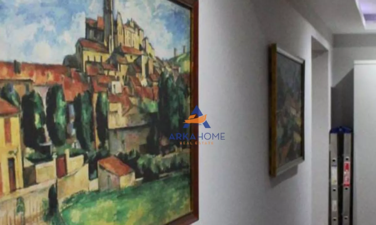 JEPET AMBJENT BIZNESI HOTEL ME QERA 500M2 "TE DRITAN HOXHA, LAPRAKE " 7500 EURO.