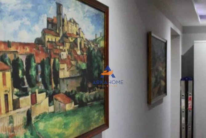 JEPET AMBJENT BIZNESI HOTEL ME QERA 500M2 "TE DRITAN HOXHA, LAPRAKE " 7500 EURO.