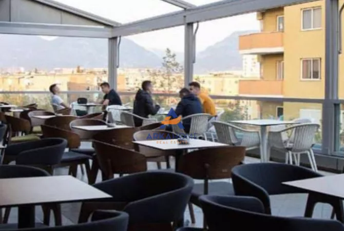 Ambient biznesi me qera 3+1 ne Tirane - 7,500 Euro