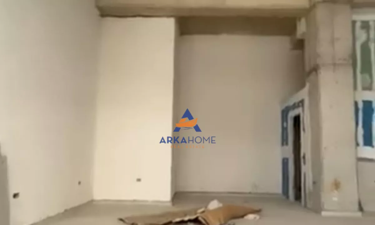 JEPET AMBJENT ME QIRA 50M2 "ZOGU I ZI " 1500 EURO.