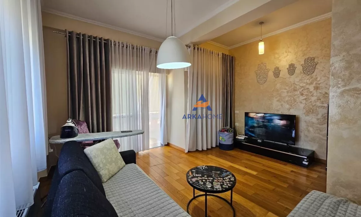 Appartamento in vendita a Tirana 2+1, Arredato