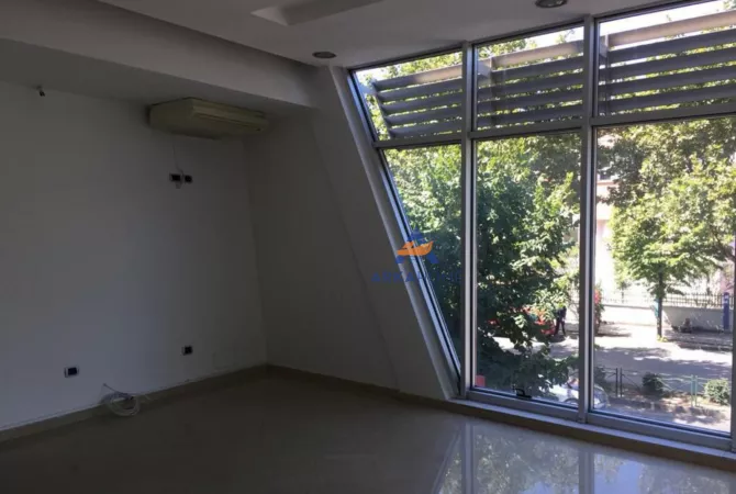 Ambient biznesi me qera 1+1 ne Tirane - 713 Euro