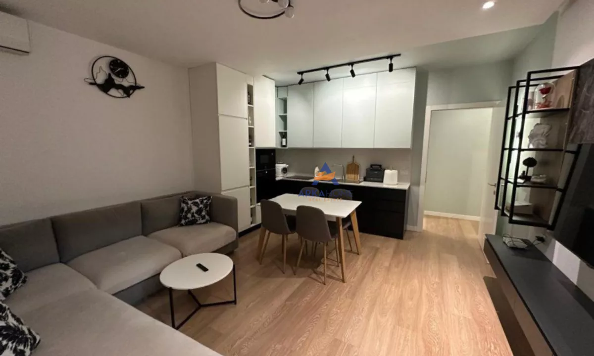Appartamento in vendita a Tirana 1+1, Arredato