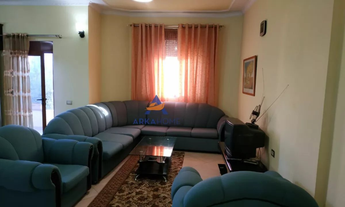 Casa privata/Indipendente in vendita a Tirana 7+1, Arredato