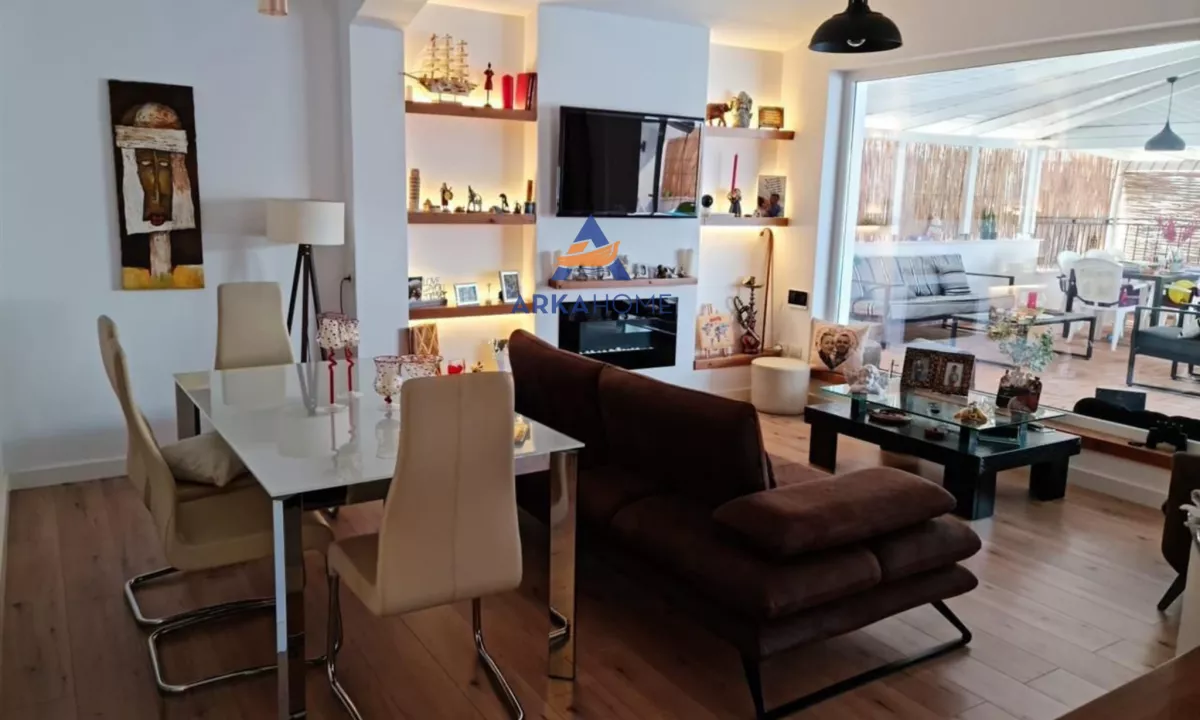 Shtepi ne shitje Penthose(kati i fundit panoramik) ne Durres, 3+1, Mobilimi E mobiluar, Pagesa 255,000  Euro.