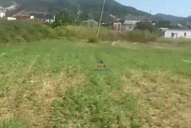 Truall ose Toke ne Tirane - 180,000 Euro