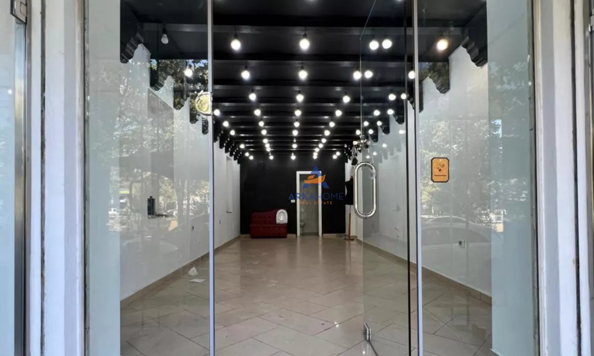 JEPET DYQAN ME QERA 45M2 "TE BRRYLI, BULEVARDI BAJRAM CURRI" 85000 LEKE