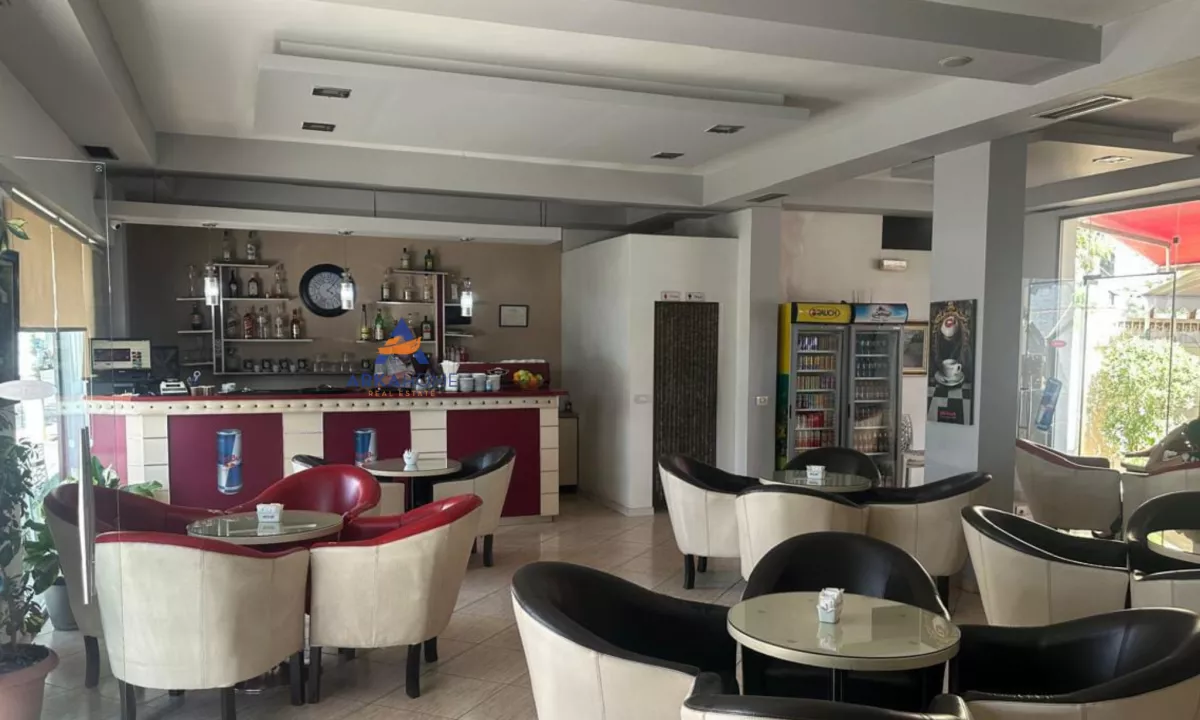 JEPET AMBJENT ME QERA 100M2 "TE RRUGA DON BOSKO" 1500 EURO.