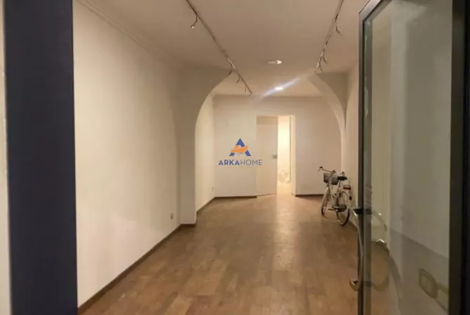 Ambient biznesi me qera 1+1 ne Tirane - 40,000 Leke