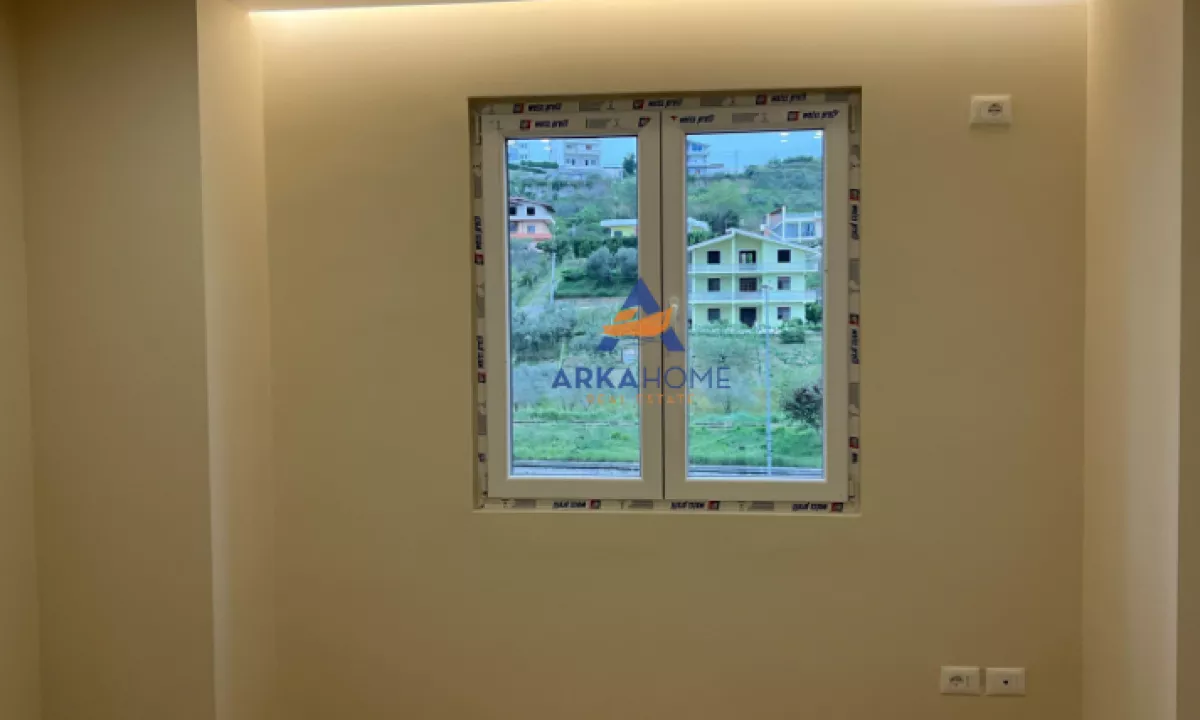 Shtepi ne shitje Apartament ne Durres, 1+1, Mobilimi Bosh, pa mobiluar, Pagesa 95,000  Euro.