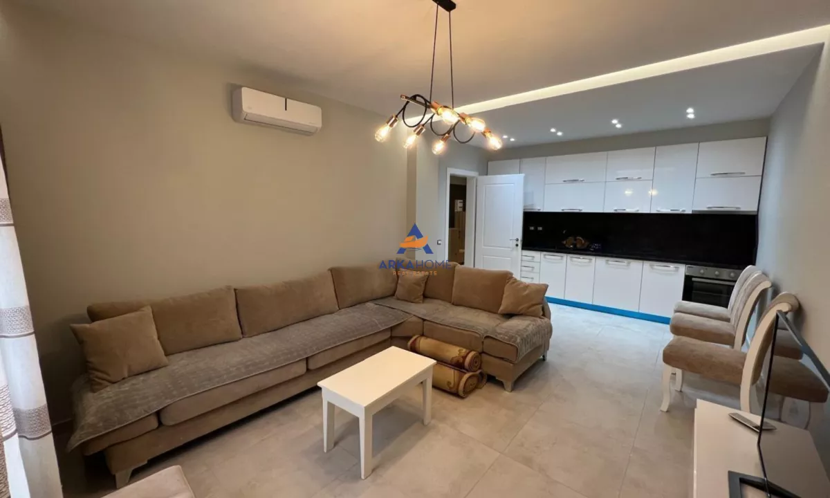 Appartamento in vendita a Tirana 2+1, Arredato