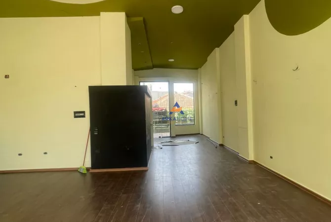 Ambient biznesi me qera 3+1 ne Tirane - 700 Euro