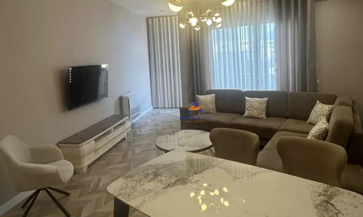 Appartamento in vendita a Tirana 2+1, Arredato