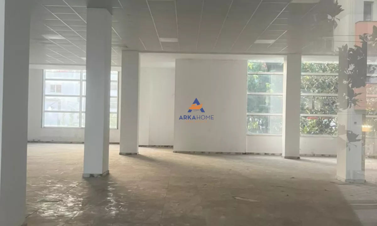 JEPET DYQAN ME QERA 700M2 "TE FRESKU,RRUGA MUHAMET DELIU" 3500 EURO.