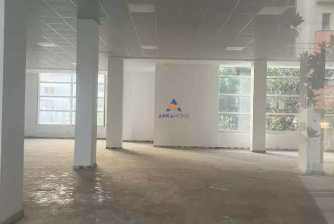 Ambient biznesi me qera 1+1 ne Tirane - 350,000 Leke