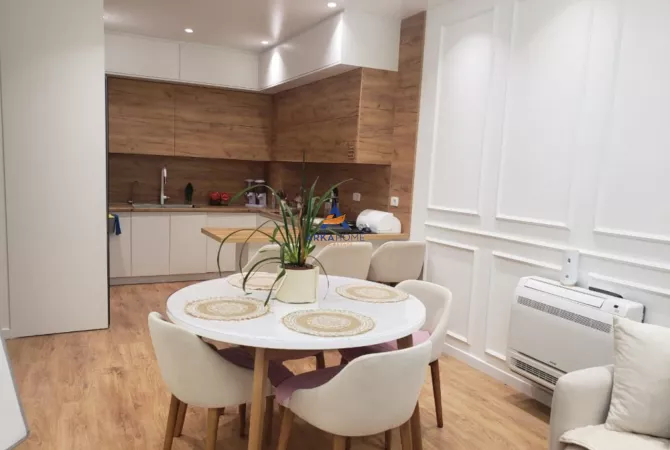 Appartamento in vendita a Tirana 2+1, Arredato